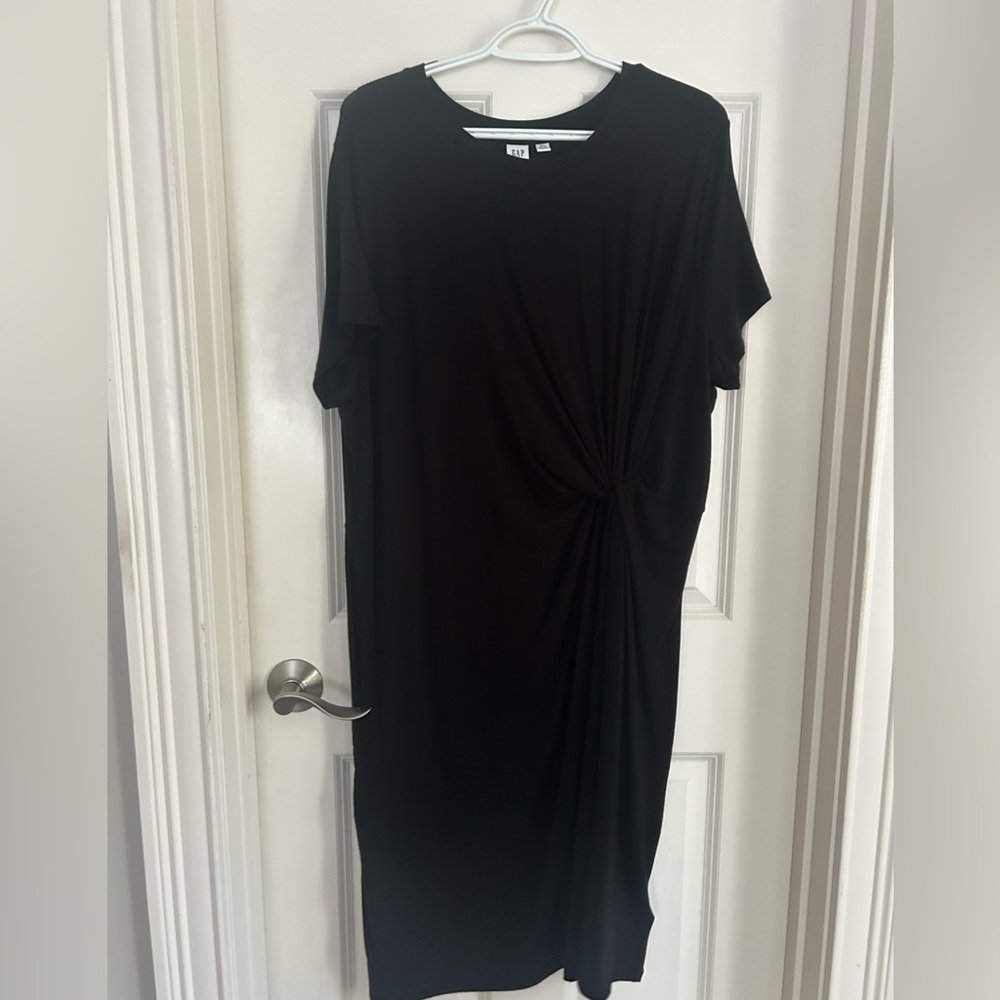 EUC black GAP dress with twist detail at right hip